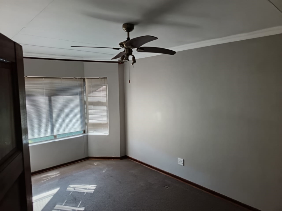 To Let 3 Bedroom Property for Rent in Hillside Free State